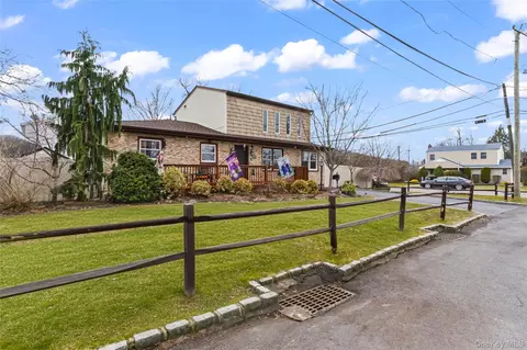 2 Burnett Ave, Bay Shore, NY 11706