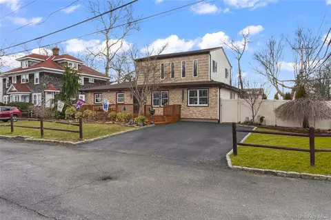 2 Burnett Ave, Bay Shore, NY 11706