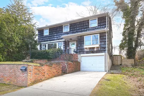 90 E 25th St, Huntington Station, NY 11746