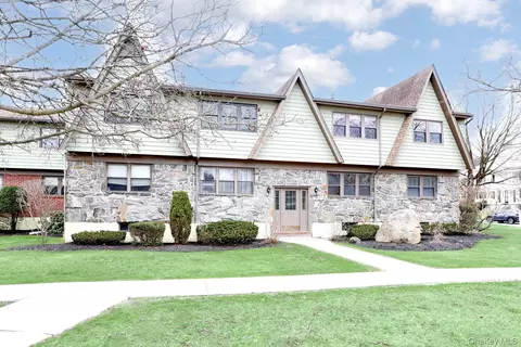 26 Milford Ln #F, Ramapo, NY 10901