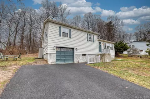 152 Sunrise Hill Rd, Fishkill, NY 12524