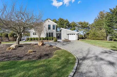 39 Tanners Neck Ln, Westhampton, NY 11977
