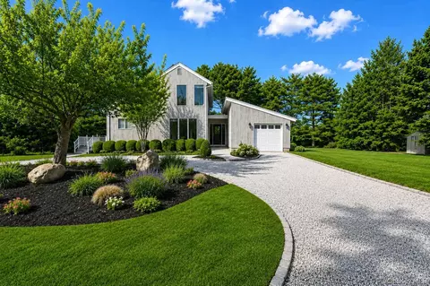 39 Tanners Neck Ln, Westhampton, NY 11977