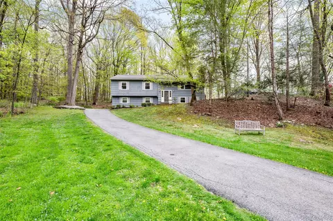 12 Westview Dr, Katonah, NY 10536
