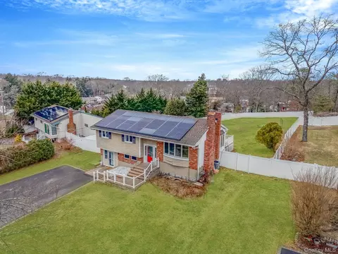 73 Parnell Dr, Smithtown, NY 11787