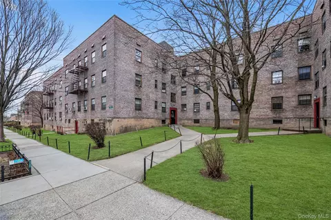 144-22 78th Ave #3K, Flushing, NY 11367