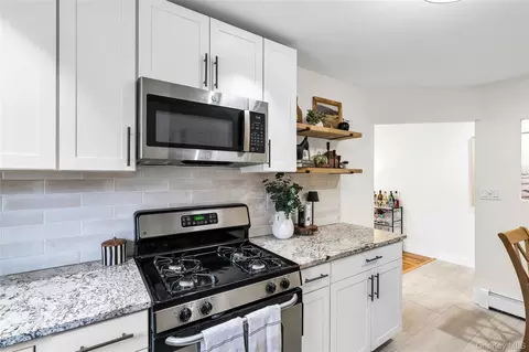 Kitchen - 43 Fair Harbor Dr #43 3, Patchogue, NY 11772 photo 2 of 2