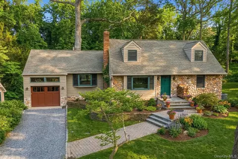 5 Cherrylawn Ln, Northport, NY 11768