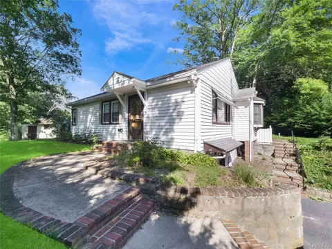 33 Mountain Rd, Tuxedo, NY 10987