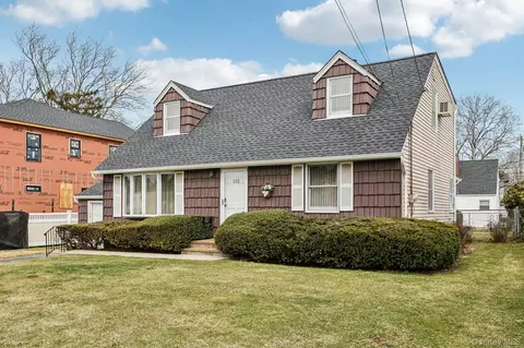132 Albertson Pkwy, North Hempstead, NY 11507
