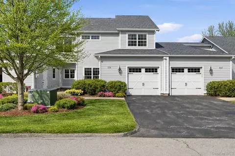 324 Ivy Trl, Rhinebeck, NY 12572
