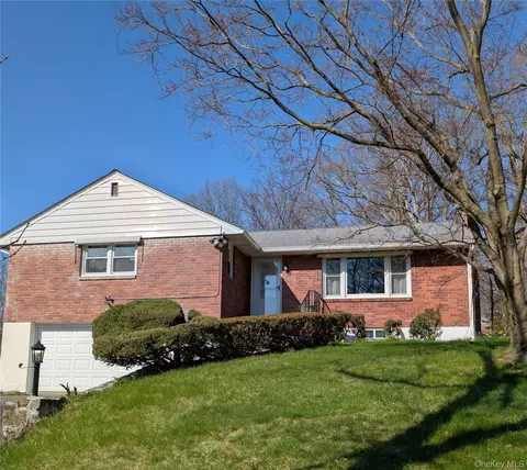 4 Michelle Dr, Newburgh, NY 12550