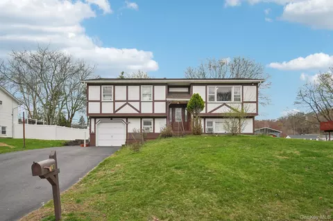 19 Northpark Dr, Garnerville, NY 10923