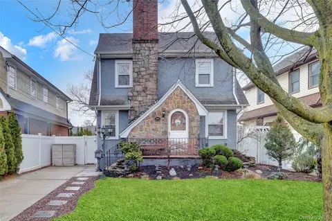 2889 Arnold Ave, Oceanside, NY 11572