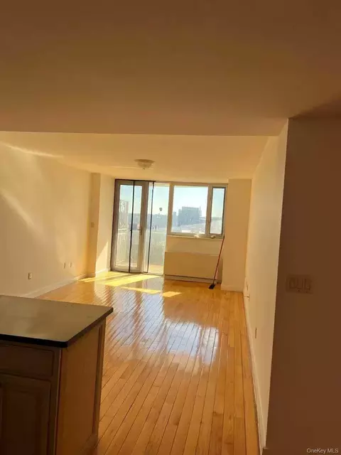 13338 Sanford Ave #15E, New York, NY 11355