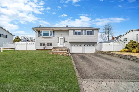 317 Garden City St, Islip Terrace, NY 11752