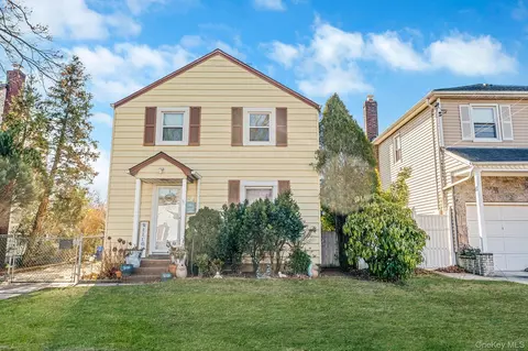 64 E Chester St, Valley Stream, NY 11580