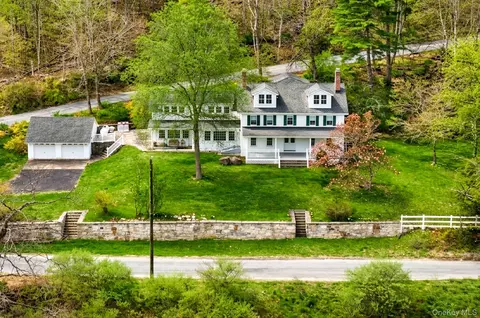 669 Mountain Rd, Bloomingburg, NY 12721