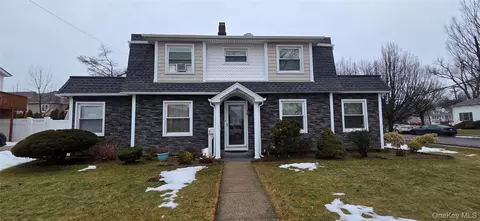 2 Sportsmans Ave, Freeport, NY 11520