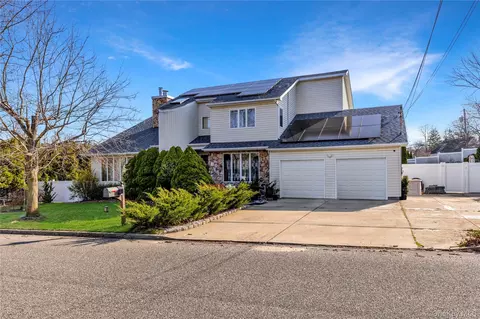 27 Cypress Dr, Kings Park, NY 11754