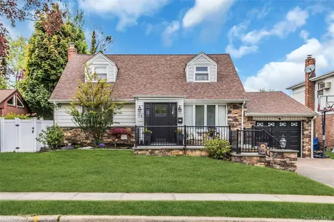 26 Herbert Dr, North Hempstead, NY 11040