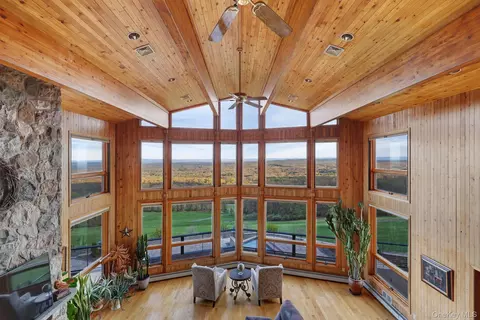 523 Old Mountain Rd, Mount Hope, NY 10963