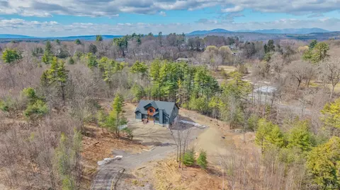 32 Pro Ct, Hurley, NY 12443