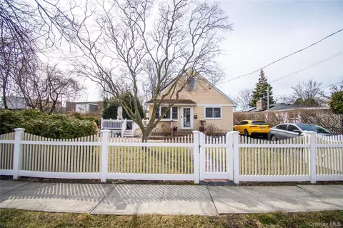 720 New York Ave, Baldwin, NY 11510