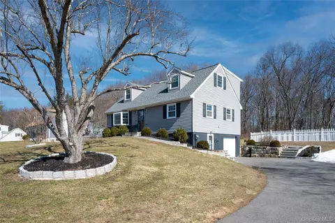 111 Vicki Ln, East Fishkill, NY 12533