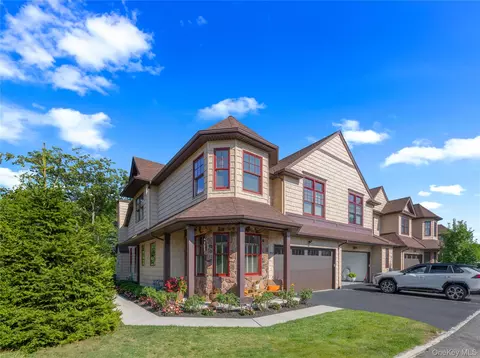 89 Jims Trl, Bayport, NY 11705