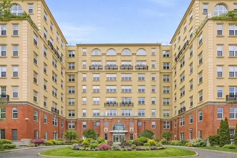 10 Byron Pl #804, Larchmont, NY 10538