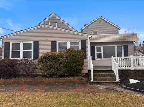 93 Vermont Ave, West Babylon, NY 11704