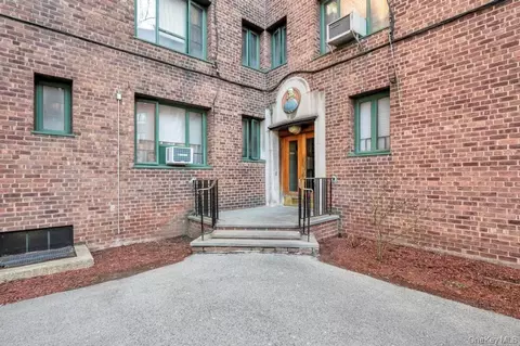 1690 Metropolitan Ave #1E, New York, NY 10462