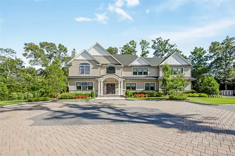11 Landview Dr, Dix Hills, NY 11746