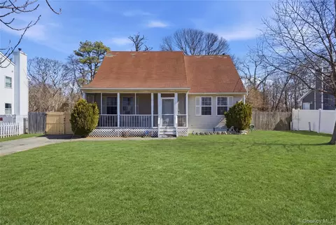 55 Carver Blvd, Bellport, NY 11713