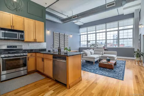 689 Myrtle Ave #3D, Brooklyn, NY 11205