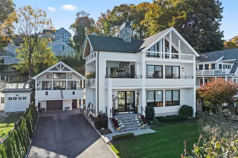 521 Adams St, Centerport, NY 11721