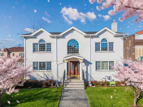 45-12 244th St, New York, NY 11362