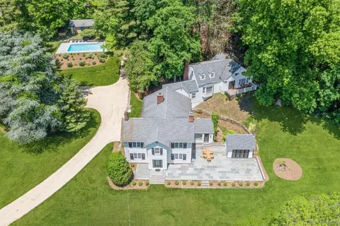 15 Lloyd Harbor Rd, Huntington, NY 11743