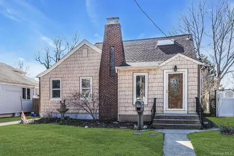 306 Park Ave, Freeport, NY 11520