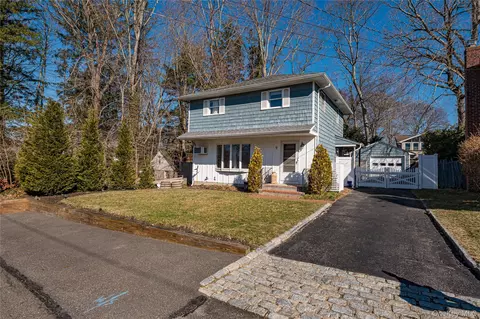 9 Leeds St, Huntington Station, NY 11746