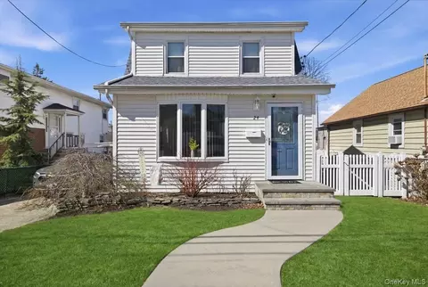 24 Catherine Ave, Franklin Square, NY 11010