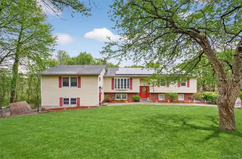 81 Brandy Ln, Wappinger, NY 12590