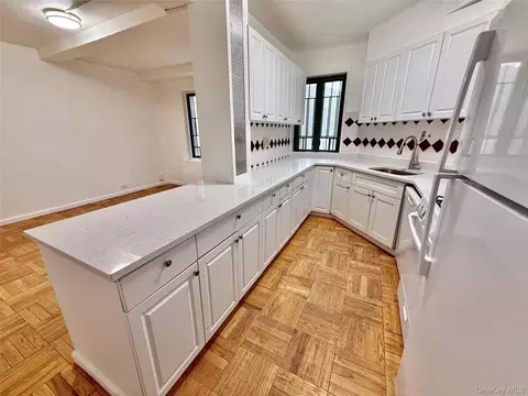 1735 Purdy St #5H, New York, NY 10462