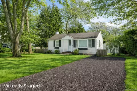 5 Sherman Ave, Hampton Bays, NY 11946