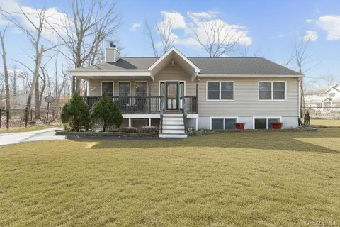 142 Gerard Rd, Yaphank, NY 11980