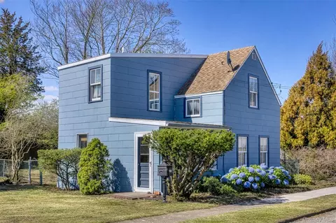 415 Sterling Pl, Greenport, NY 11944