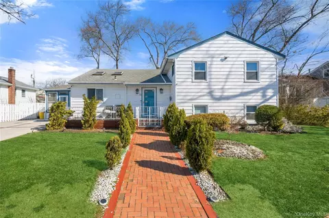 70 Forest Rd, Valley Stream, NY 11581