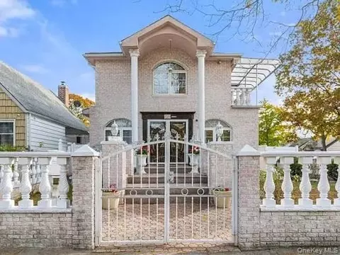 26504 79th Ave, New York, NY 11004