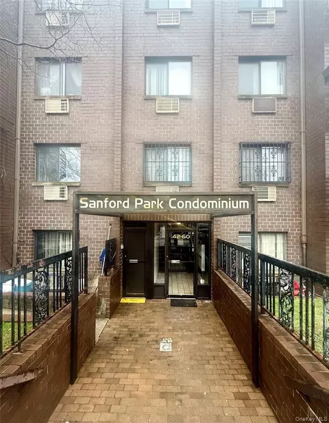 4260 157th St #3D, Flushing, NY 11355